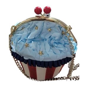 Betsey Johnson baked in the USA cupcake Crossbody Bag. 🧁